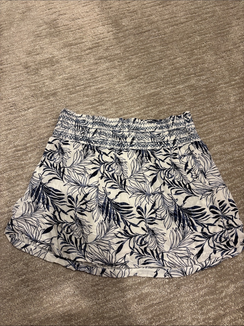 Carve design, navy, and white skirt with elastic waistband and lining size M